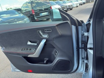Mercedes-Benz CLA 200 d Shooting Brake (foto 20)