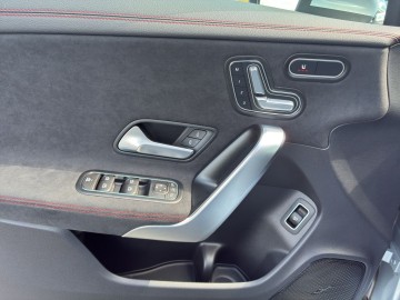 Mercedes-Benz CLA 200 d Shooting Brake (foto 22)