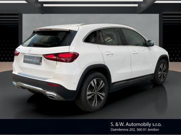 Mercedes-Benz GLA180d (foto 4)