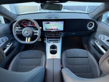 Mercedes-Benz CLA 250+ s technologií EQ (foto 15)