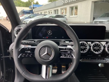 Mercedes-Benz A 250e AMG Premium (foto 9)