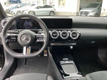 Mercedes-Benz A 250e AMG Premium (foto 10)