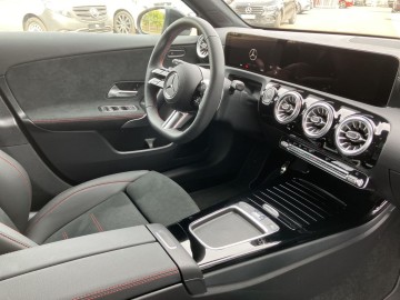 Mercedes-Benz A 250e AMG Premium (foto 11)