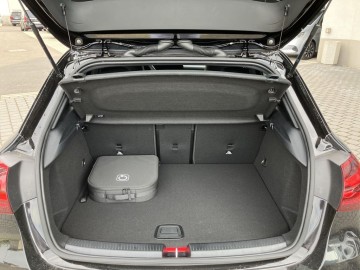 Mercedes-Benz A 250e AMG Premium (foto 16)