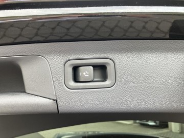 Mercedes-Benz A 250e AMG Premium (foto 17)