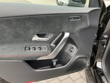Mercedes-Benz A 250e AMG Premium (foto 18)