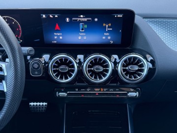 Mercedes-Benz GLA 200 d AMG Style Edition (foto 18)