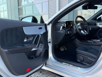 Mercedes-Benz CLA 35 AMG (foto 21)