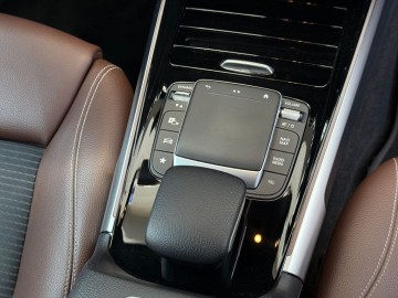Mercedes-Benz GLB 200 (foto 28)