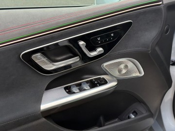 Mercedes-Benz EQE 53 4MATIC+ (foto 22)