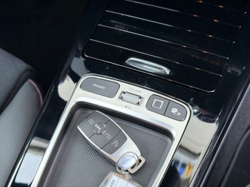 Mercedes-Benz CLA 200 Shooting Brake AMG Style Edition (foto 29)