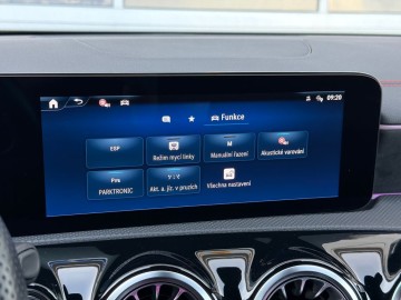 Mercedes-Benz CLA 200 Shooting Brake AMG Style Edition (foto 34)