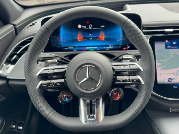 Mercedes-Benz AMG E 53 HYBRID 4MATIC+ (foto 16)