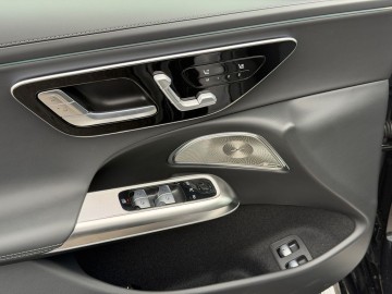Mercedes-Benz AMG E 53 HYBRID 4MATIC+ (foto 21)