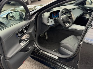 Mercedes-Benz AMG E 53 HYBRID 4MATIC+ (foto 22)