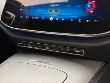 Mercedes-Benz AMG E 53 HYBRID 4MATIC+ (foto 28)