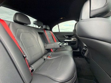 Mercedes-Benz AMG E 53 HYBRID 4MATIC+ (foto 31)