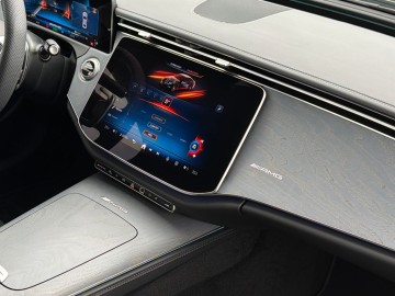Mercedes-Benz AMG E 53 HYBRID 4MATIC+ (foto 36)