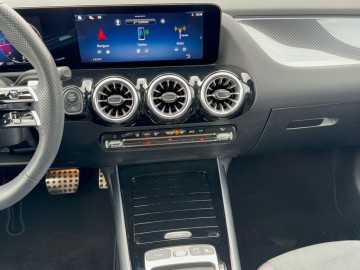 Mercedes-Benz GLA 200 d Edition 140 Years (foto 18)