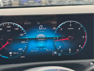 Mercedes-Benz CLA 200 d AMG Line (foto 12)