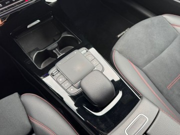 Mercedes-Benz CLA 200 d AMG Line (foto 16)