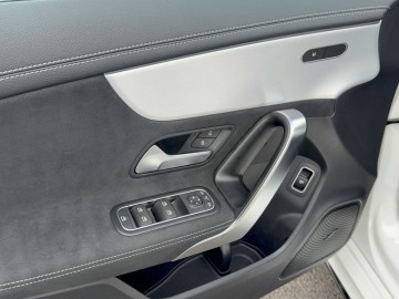Mercedes-Benz CLA 180 d (foto 22)