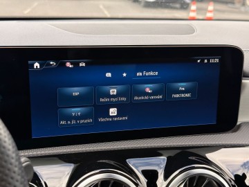Mercedes-Benz CLA 180 d (foto 32)