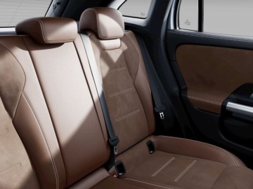 Mercedes-Benz GLA 200 d 4MATIC Edition 140 Years (foto 7)