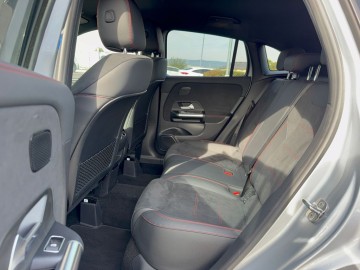 Mercedes-Benz GLA 200 d 4MATIC AMG Style Edition (foto 13)