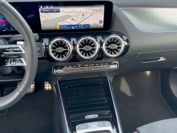 Mercedes-Benz GLA 200 d 4MATIC AMG Style Edition (foto 18)