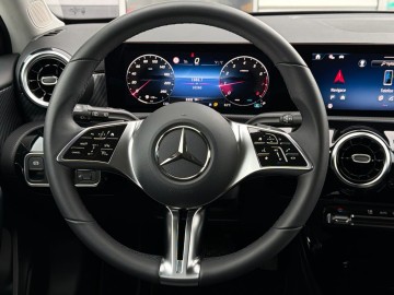 Mercedes-Benz A 200 (foto 16)