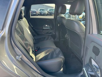 Mercedes-Benz B 180d (foto 10)