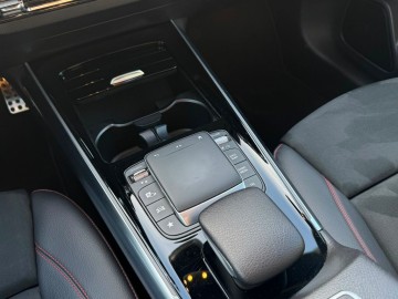 Mercedes-Benz B 180d (foto 14)
