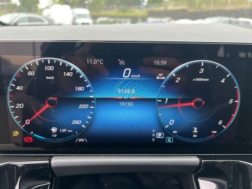 Mercedes-Benz GLA 180 d (foto 16)