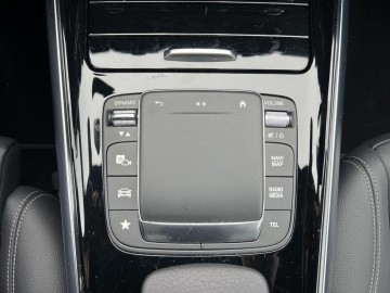 Mercedes-Benz GLA 180 d (foto 25)